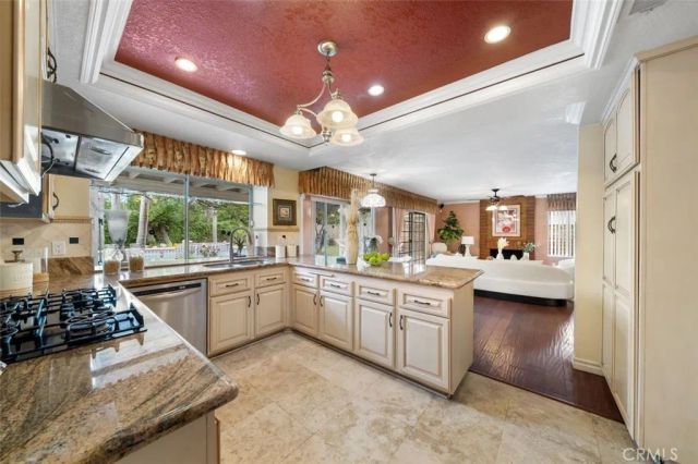 555 Chuck Wagon, Walnut, CA 91789