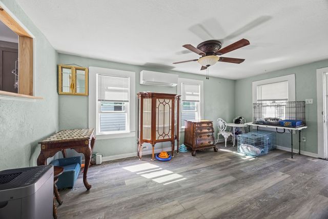 827 Elm Street, Siloam Springs, AR 72761