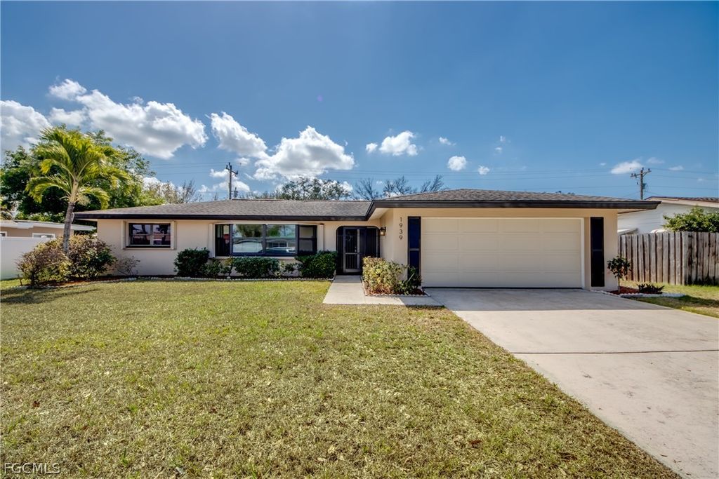 1939 Longfellow DR, North Fort Myers, FL 33903