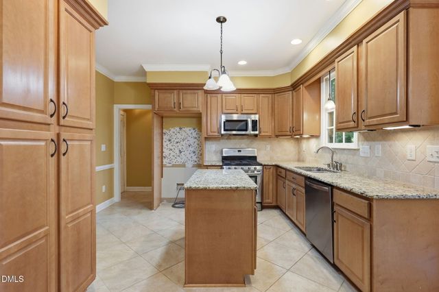 305 Parkknoll Lane, Cary, NC 27519