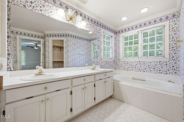 305 Parkknoll Lane, Cary, NC 27519