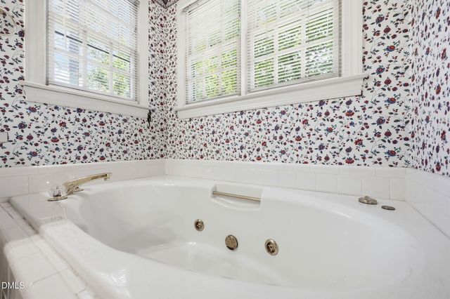 305 Parkknoll Lane, Cary, NC 27519