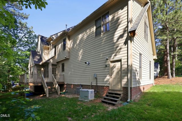 305 Parkknoll Lane, Cary, NC 27519