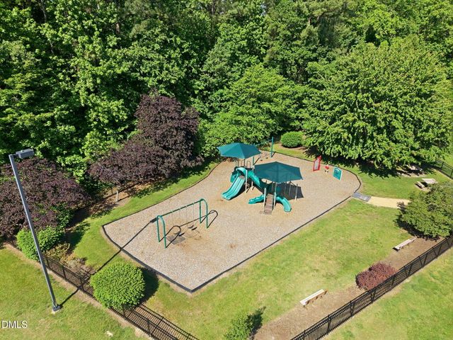 305 Parkknoll Lane, Cary, NC 27519