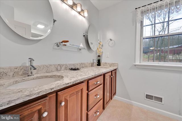 6 WHITETAIL DR, Robesonia, PA 19551