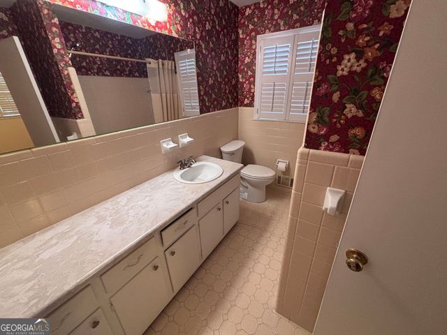 4884 Oakside Drive, Stone Mountain, GA 30088