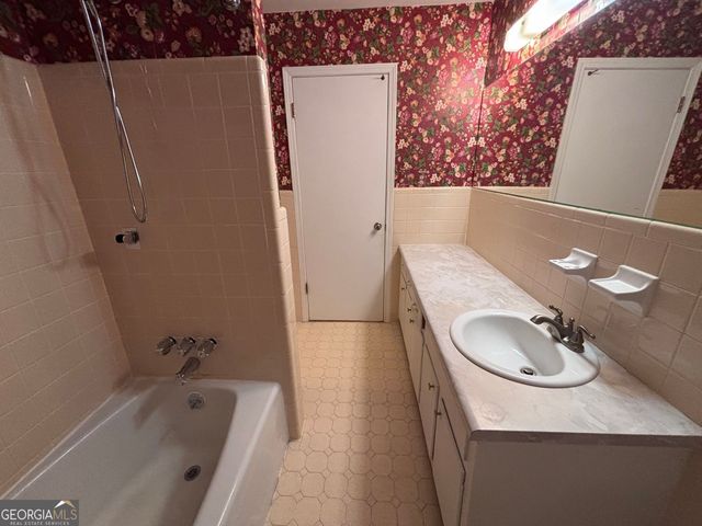 4884 Oakside Drive, Stone Mountain, GA 30088