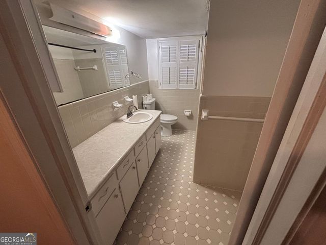 4884 Oakside Drive, Stone Mountain, GA 30088