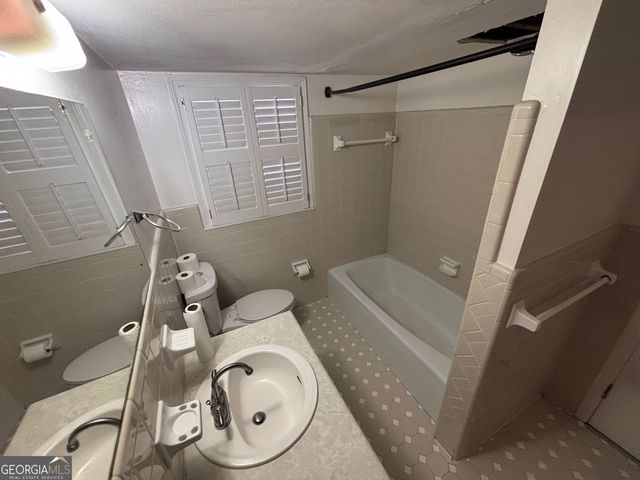 4884 Oakside Drive, Stone Mountain, GA 30088