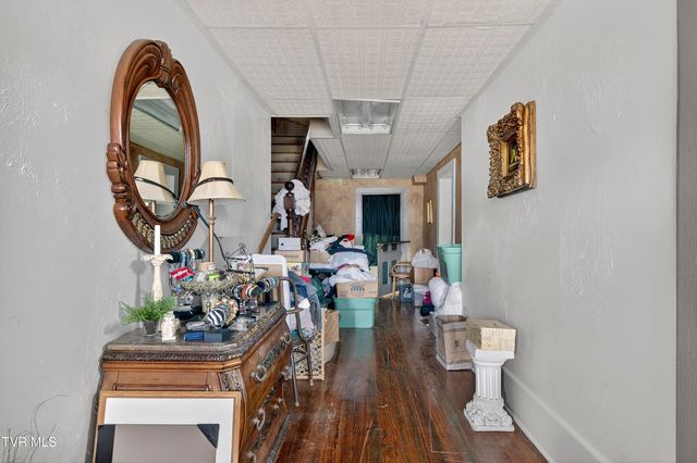 302 Southwest Front Street, Abingdon, VA 24210