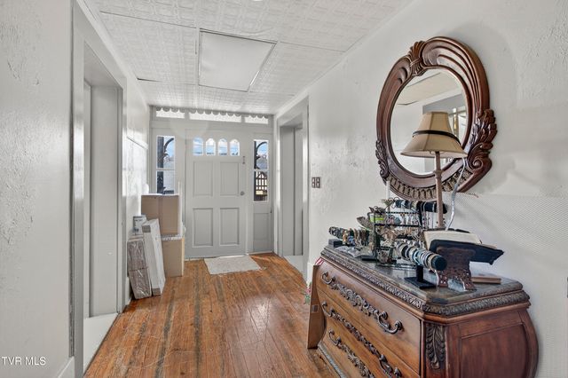 302 Southwest Front Street, Abingdon, VA 24210