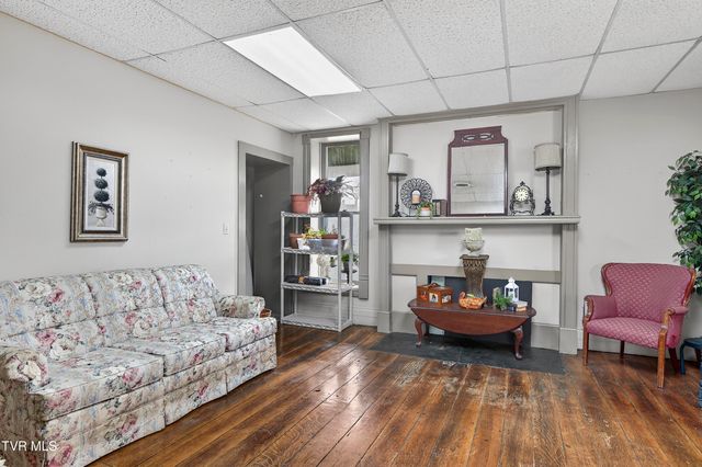 302 Southwest Front Street, Abingdon, VA 24210