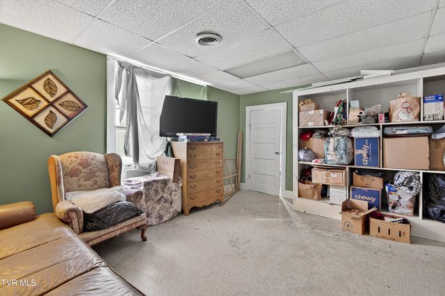 302 Southwest Front Street, Abingdon, VA 24210