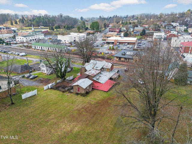 302 Southwest Front Street, Abingdon, VA 24210