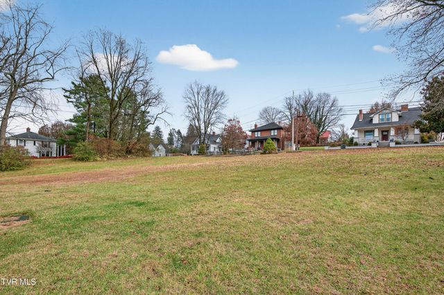 302 Southwest Front Street, Abingdon, VA 24210