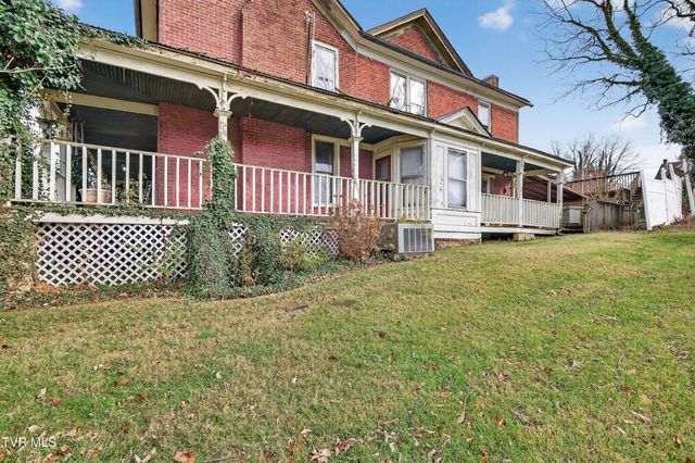 302 Southwest Front Street, Abingdon, VA 24210