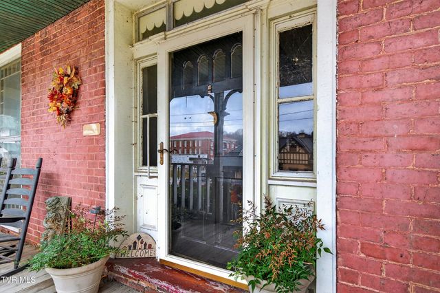 302 Southwest Front Street, Abingdon, VA 24210