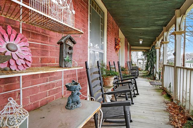 302 Southwest Front Street, Abingdon, VA 24210