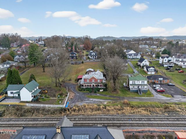 302 Southwest Front Street, Abingdon, VA 24210