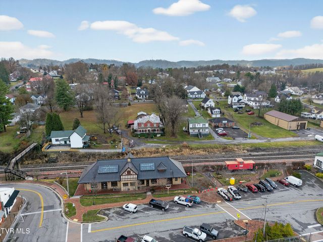 302 Southwest Front Street, Abingdon, VA 24210