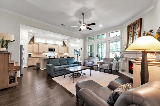 1015 Ginger Glade Lane, Pinehurst, TX 77362