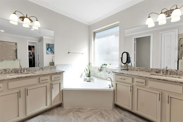 1015 Ginger Glade Lane, Pinehurst, TX 77362