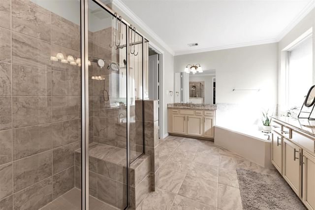 1015 Ginger Glade Lane, Pinehurst, TX 77362