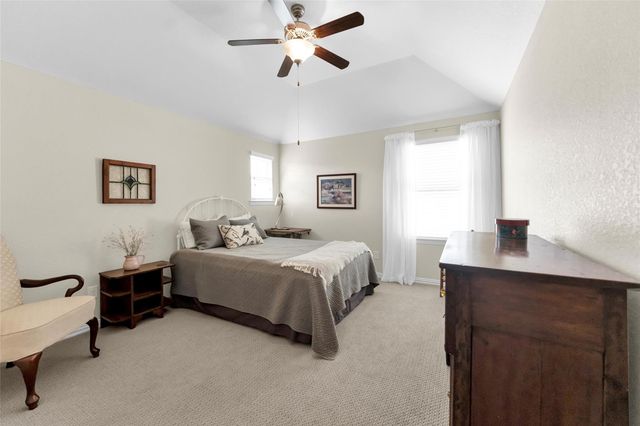 1015 Ginger Glade Lane, Pinehurst, TX 77362