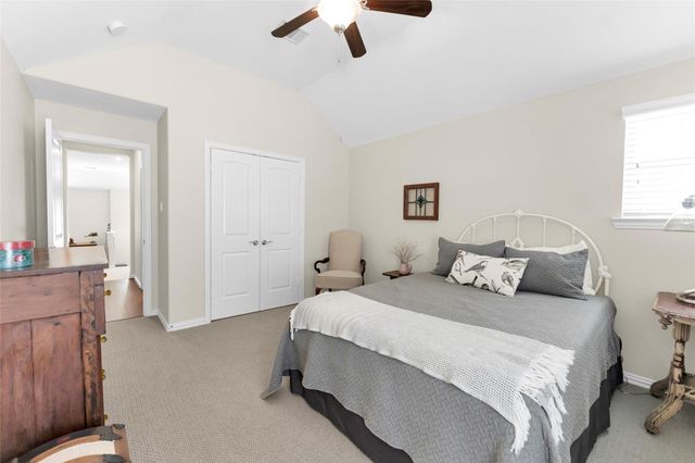 1015 Ginger Glade Lane, Pinehurst, TX 77362