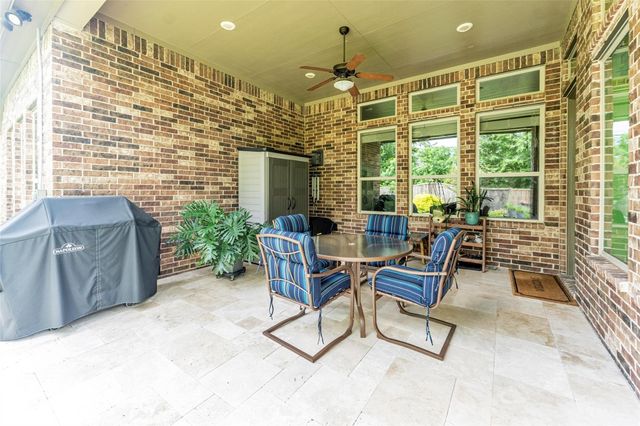 1015 Ginger Glade Lane, Pinehurst, TX 77362