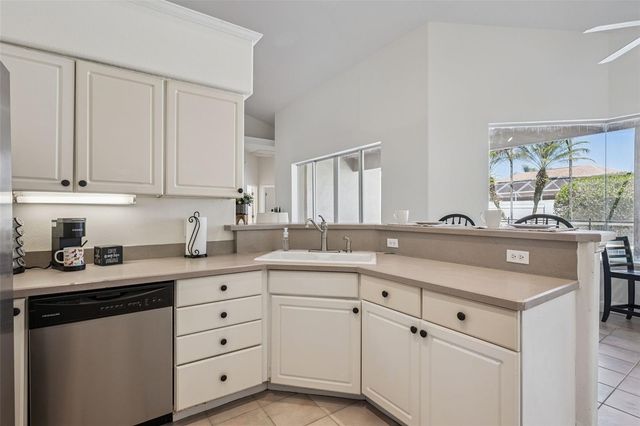 8072 CANYON LAKE CIRCLE, Orlando, FL 32835