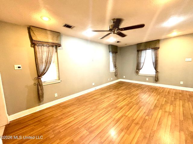 2806 Lynwood Street, Pascagoula, MS 39567