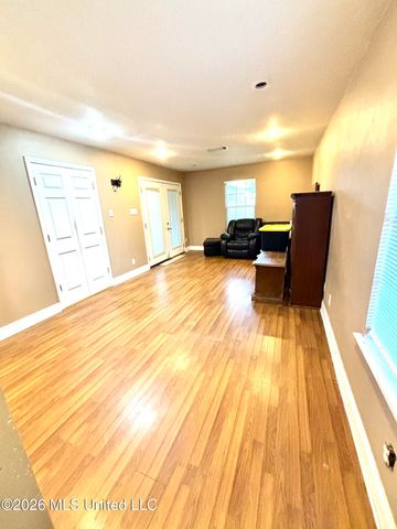 2806 Lynwood Street, Pascagoula, MS 39567