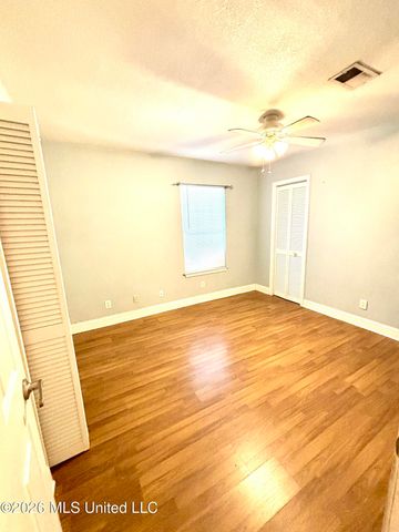 2806 Lynwood Street, Pascagoula, MS 39567