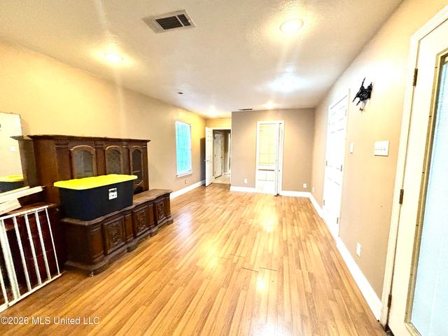 2806 Lynwood Street, Pascagoula, MS 39567