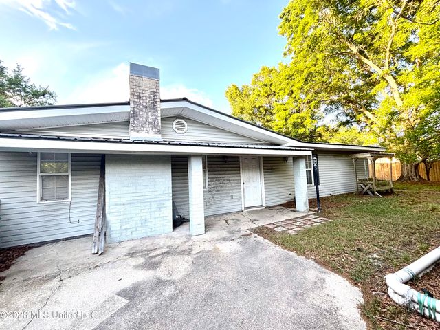 2806 Lynwood Street, Pascagoula, MS 39567