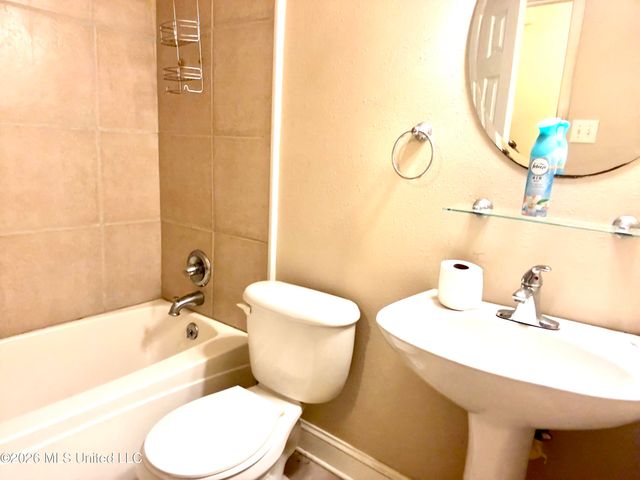 2806 Lynwood Street, Pascagoula, MS 39567