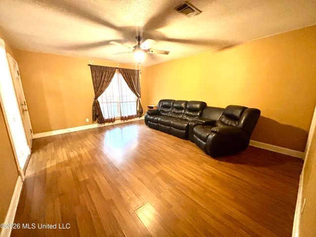 2806 Lynwood Street, Pascagoula, MS 39567