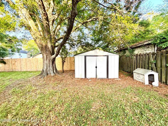 2806 Lynwood Street, Pascagoula, MS 39567