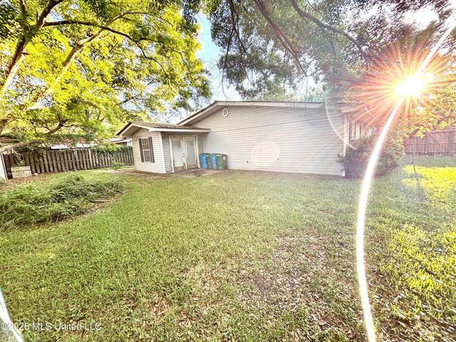 2806 Lynwood Street, Pascagoula, MS 39567