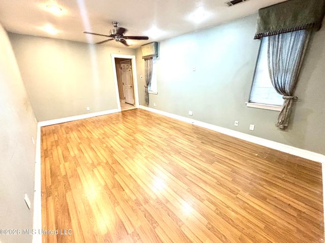 2806 Lynwood Street, Pascagoula, MS 39567