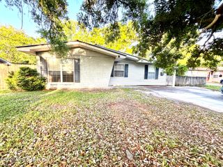 2806 Lynwood Street, Pascagoula, MS 39567