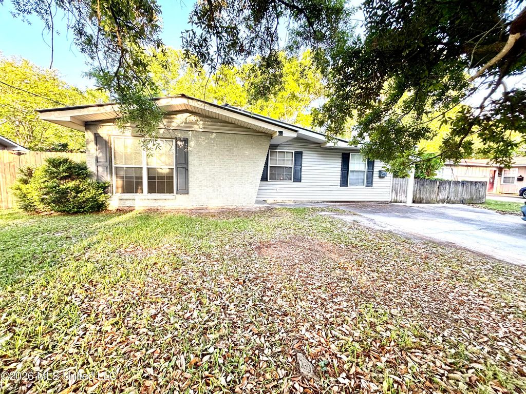 2806 Lynwood Street, Pascagoula, MS 39567