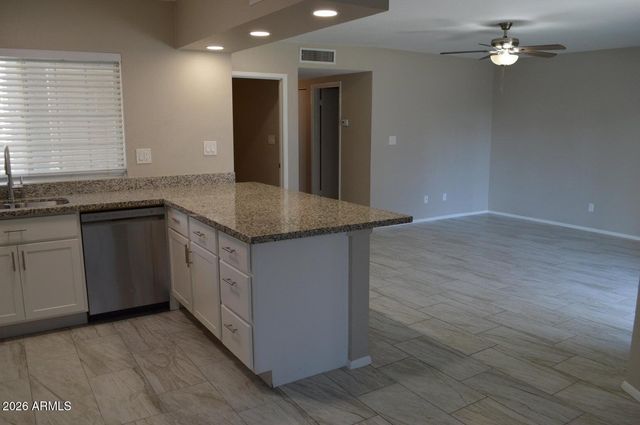 2910 W MARCONI Avenue 113, Phoenix, AZ 85053