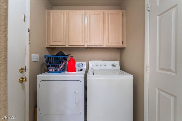 3950 South Sandhill Road 130, Las Vegas, NV 89121