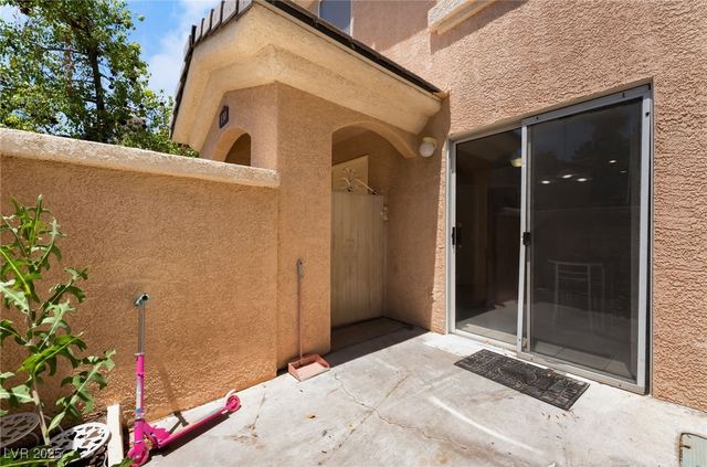 3950 South Sandhill Road 130, Las Vegas, NV 89121