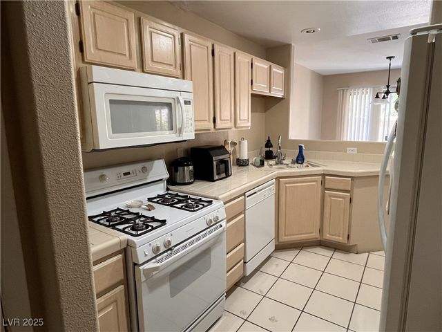 3950 South Sandhill Road 130, Las Vegas, NV 89121