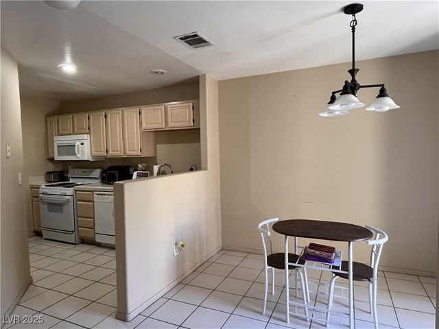 3950 South Sandhill Road 130, Las Vegas, NV 89121