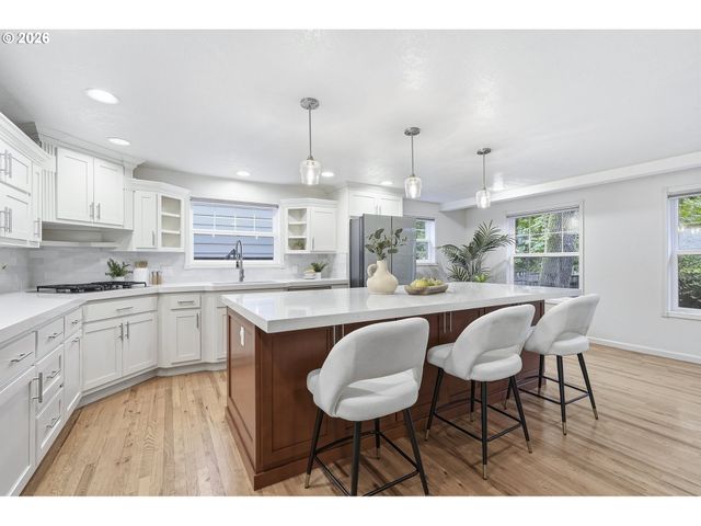 9800 Sw MORRISON St, Portland, OR 97225