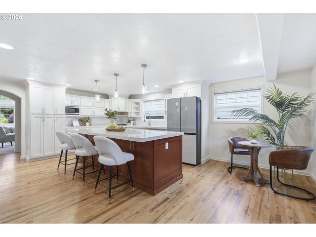 9800 Sw MORRISON St, Portland, OR 97225